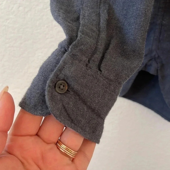 EUC | Uniqlo Button Down Shirt | Sz XS - Picture 4 of 5